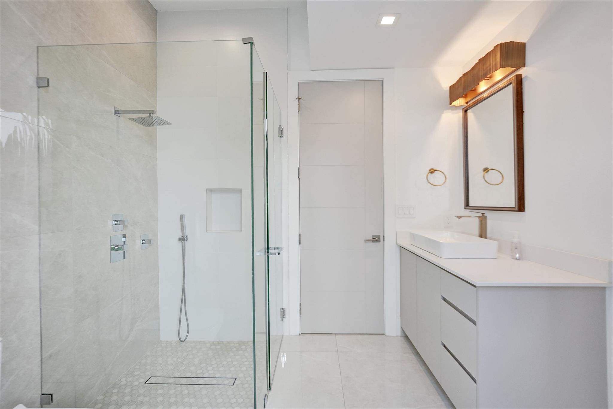 RIO VISTA ISLES - Residential Lease