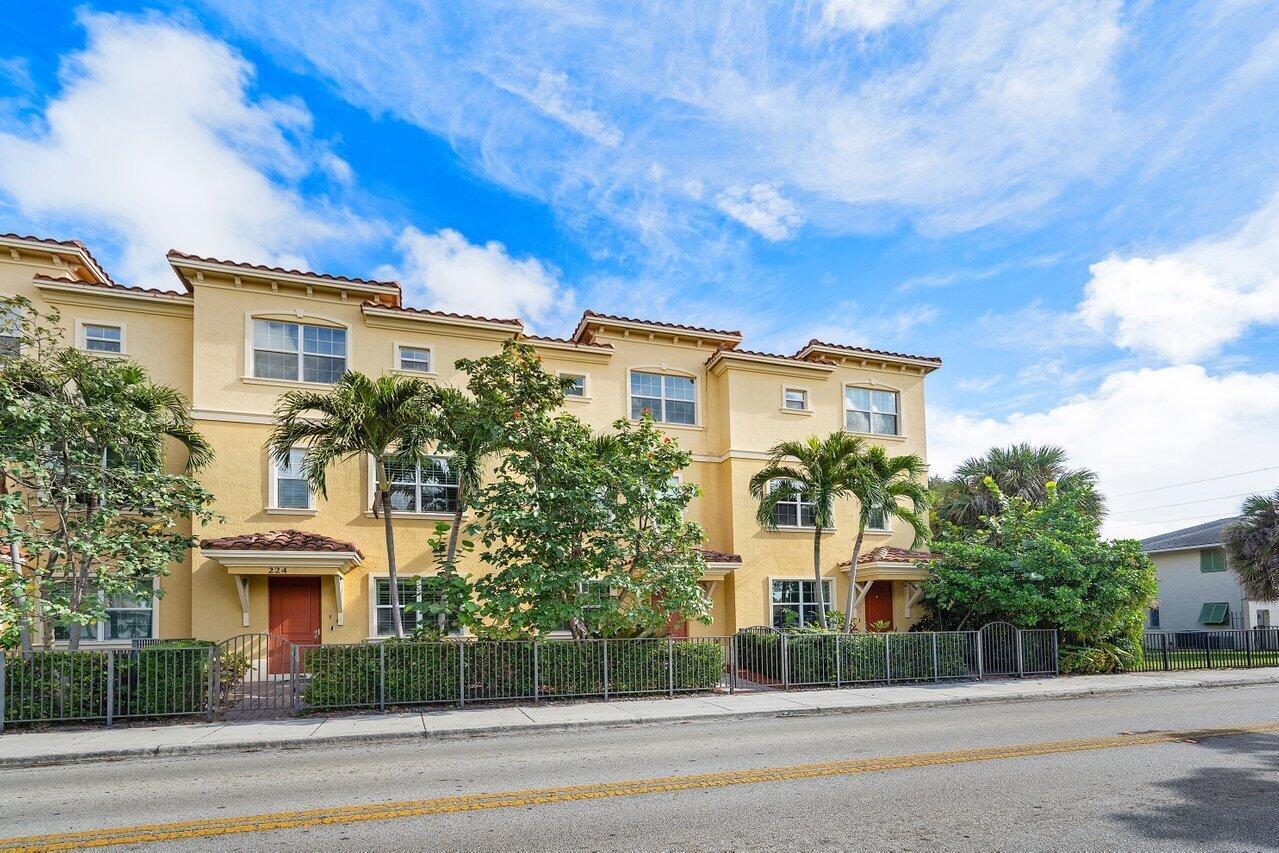 224 S Federal Highway 4