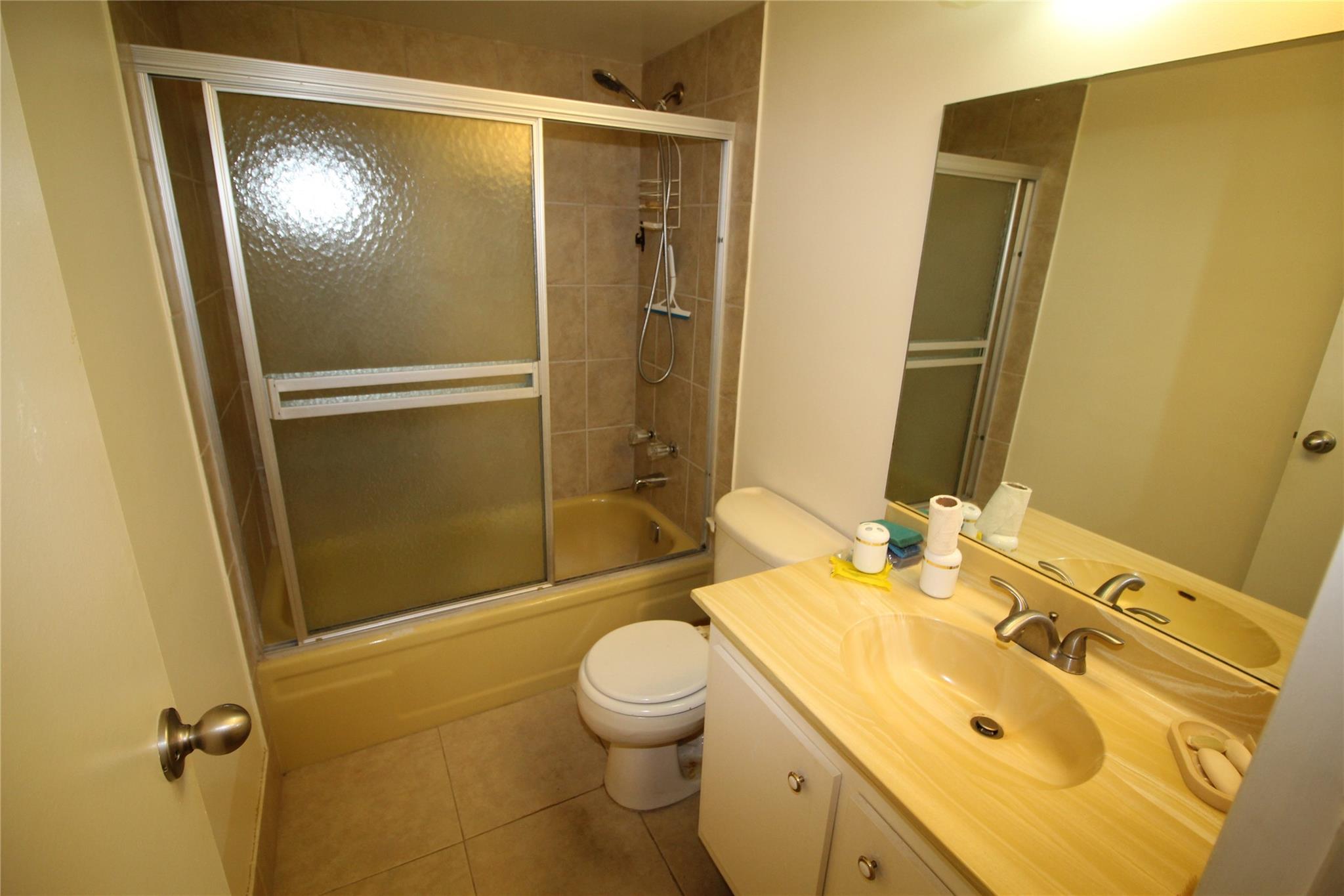 View photos, virtual tours, details... 1015 Country Club Dr 306