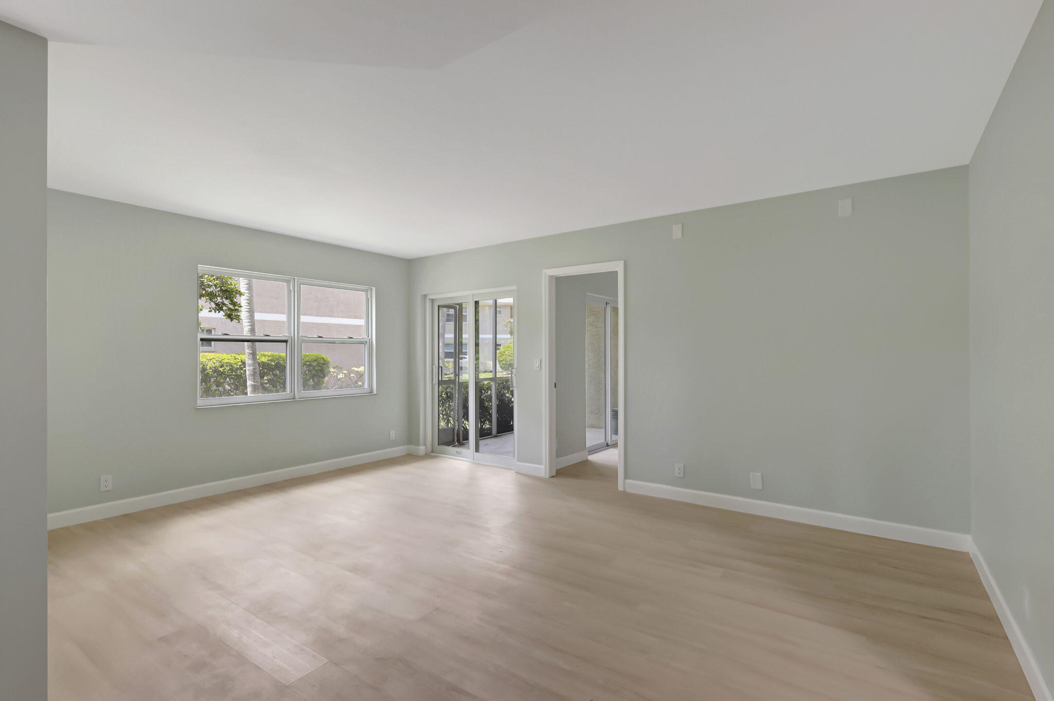 1538 SE Royal Green Circle 102