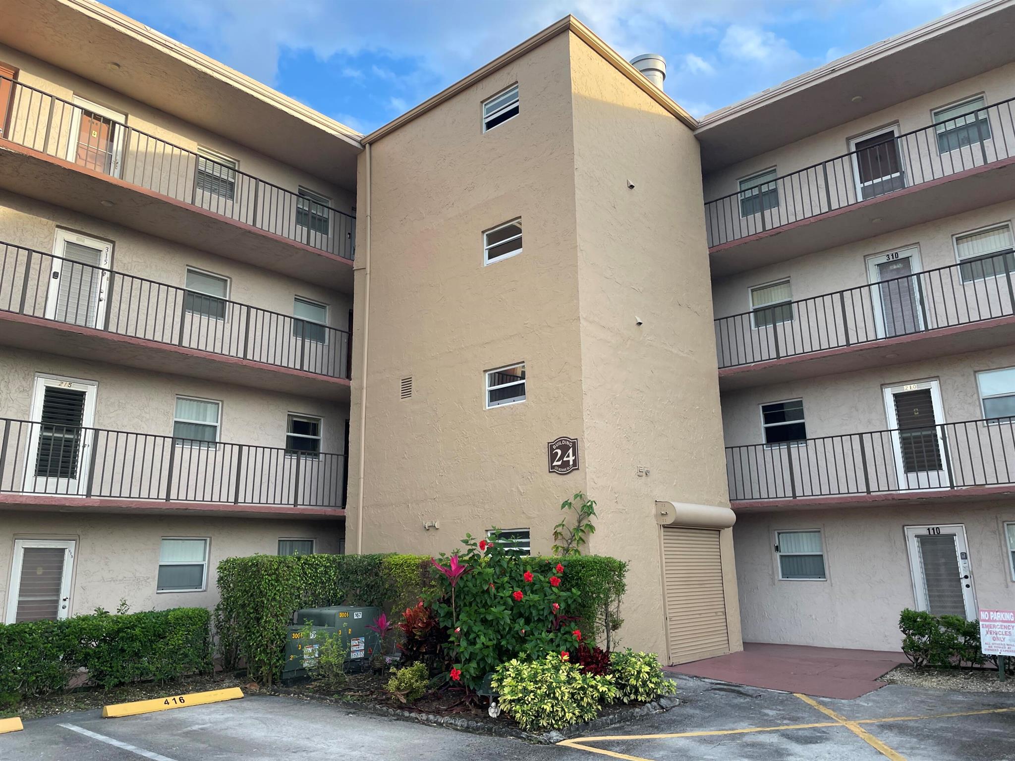 View photos, virtual tours, details... 225 Bonnie Boulevard 211