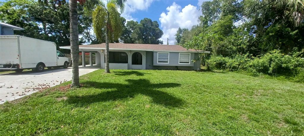 Photo of 1607 Hispana Ave, Fort Pierce, FL 34982 (MLS # F10394381)