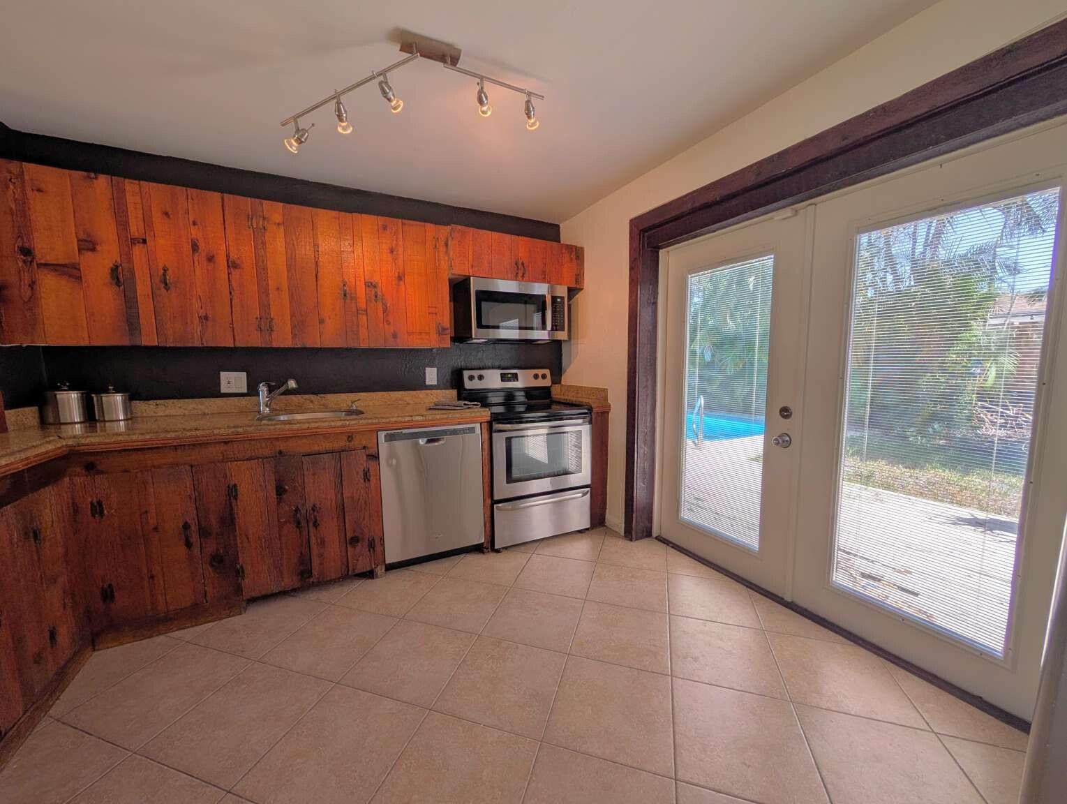 1450 NE 30TH Street