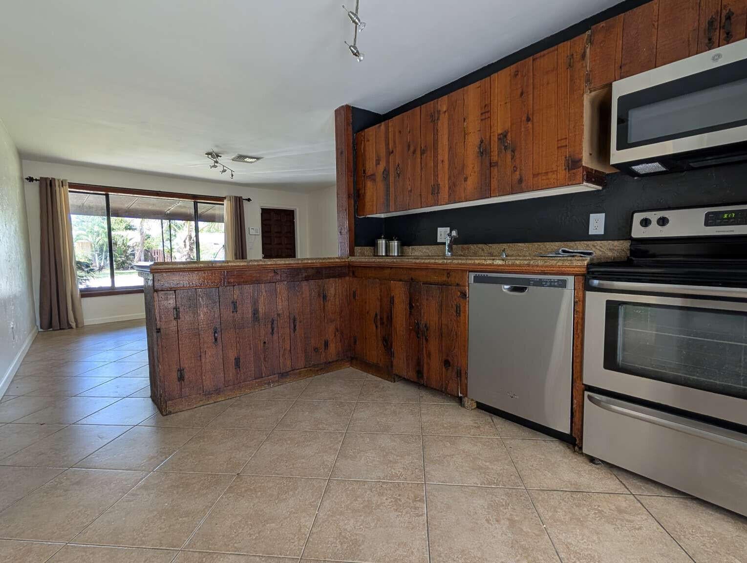 1450 NE 30TH Street