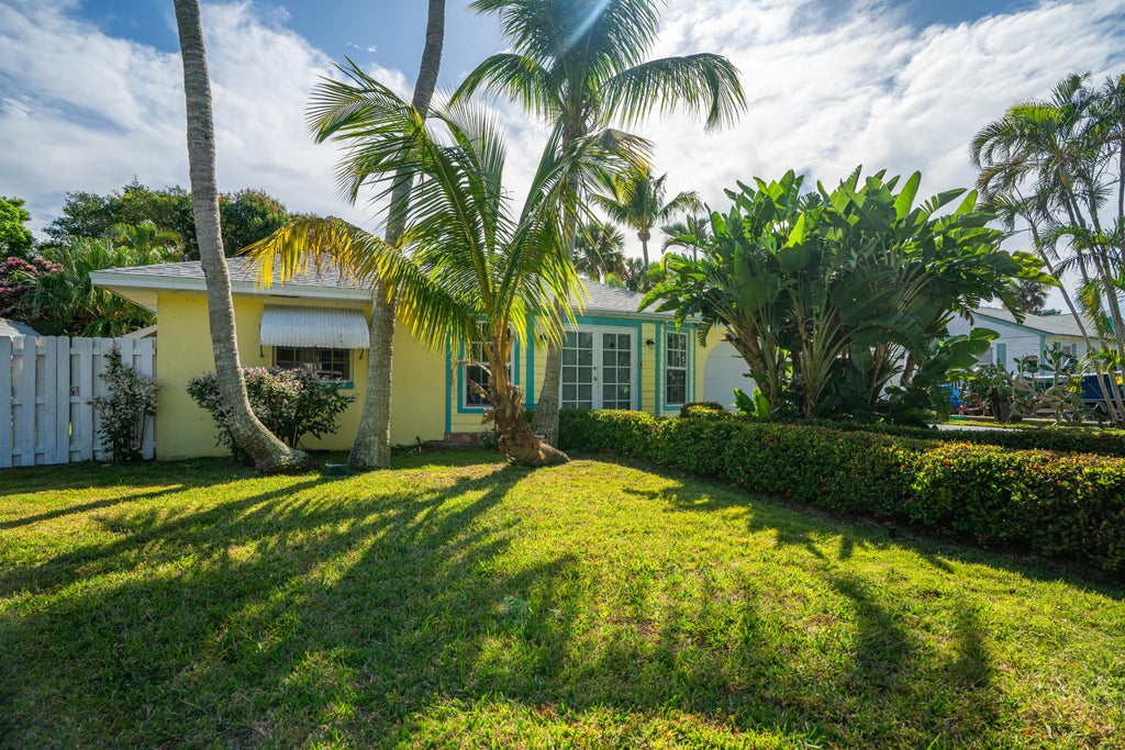 Photo of 2222 NE Pelican Terrace, Jensen Beach, FL 34957 (MLS # R10959872)