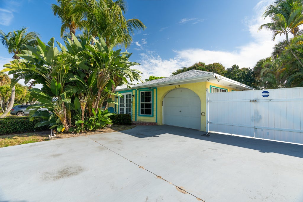 Photo of 2222 NE Pelican Terrace, Jensen Beach, FL 34957 (MLS # R10959872)