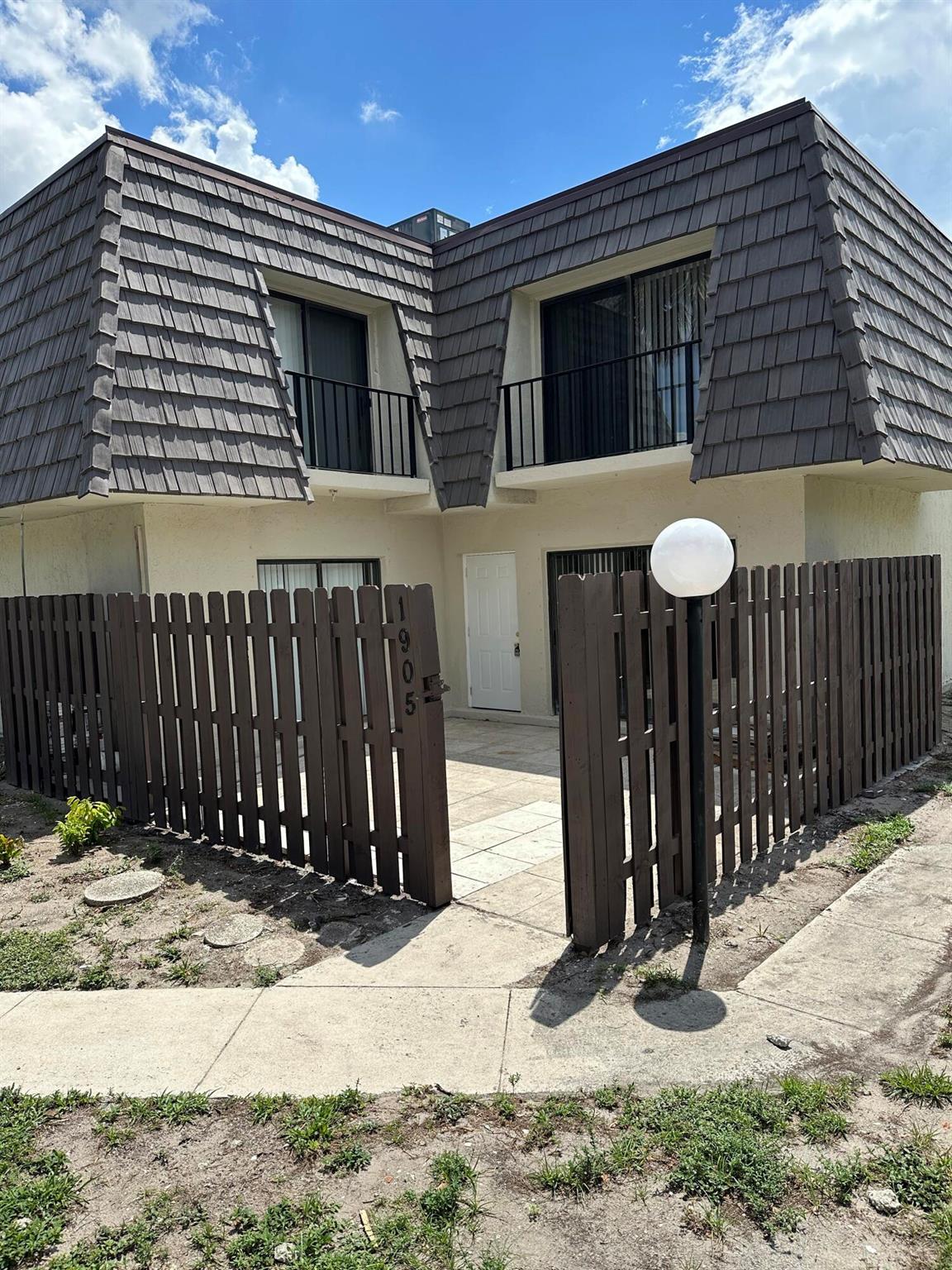 WOODSTOCK TWNHS - Residential Lease