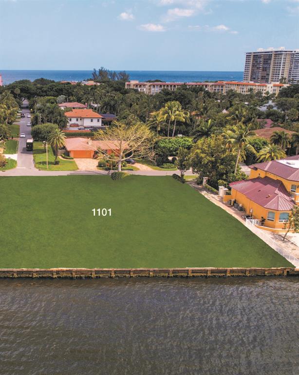 SPANISH RIVER ROAD - Land