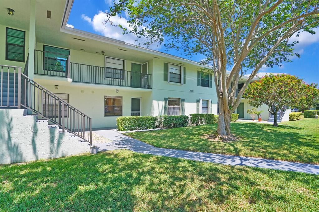 Photo of 1801 Sabal Ridge Court #B, Palm Beach Gardens, FL 33418 (MLS # R10720705)