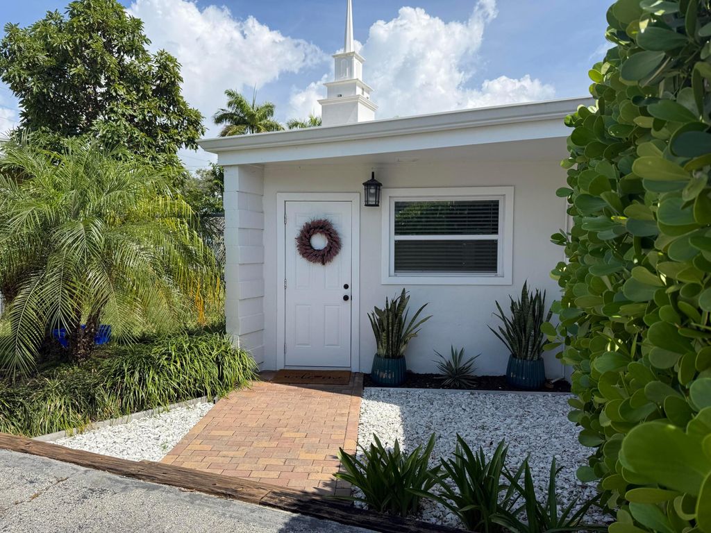 Photo of 203 Seacrest Lane #A, Delray Beach, FL 33444 (MLS # B26020370)