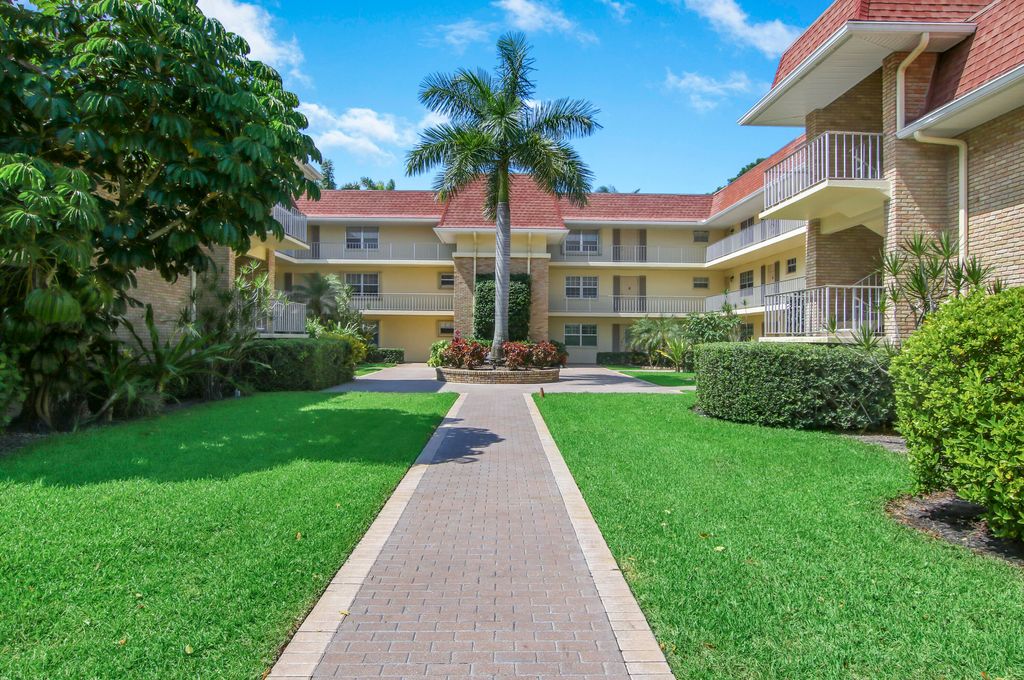 Photo of 5580 Tamberlane Circle Cir #338, Palm Beach Gardens, FL 33418 (MLS # R10816468)