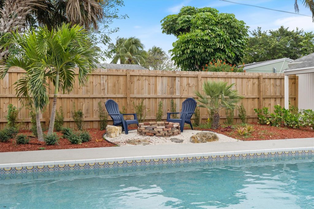 Photo of 9361 Bellewood Street, Palm Beach Gardens, FL 33410 (MLS # F10518724)