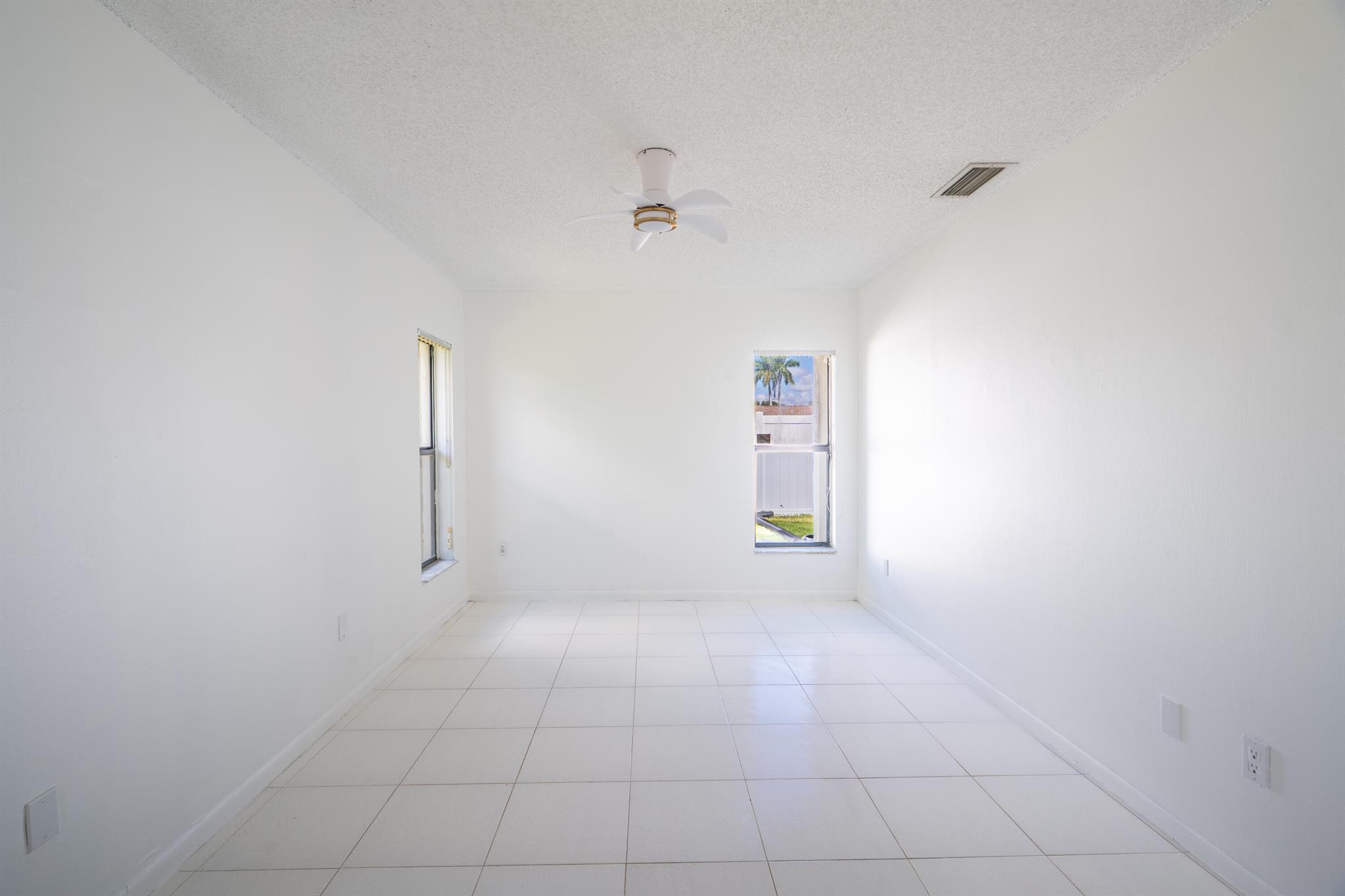 SANDALFOOT ESTATES EAST - Residential Lease