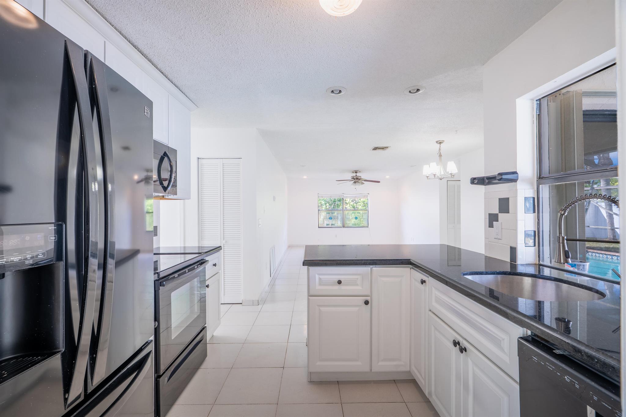 SANDALFOOT ESTATES EAST - Residential Lease