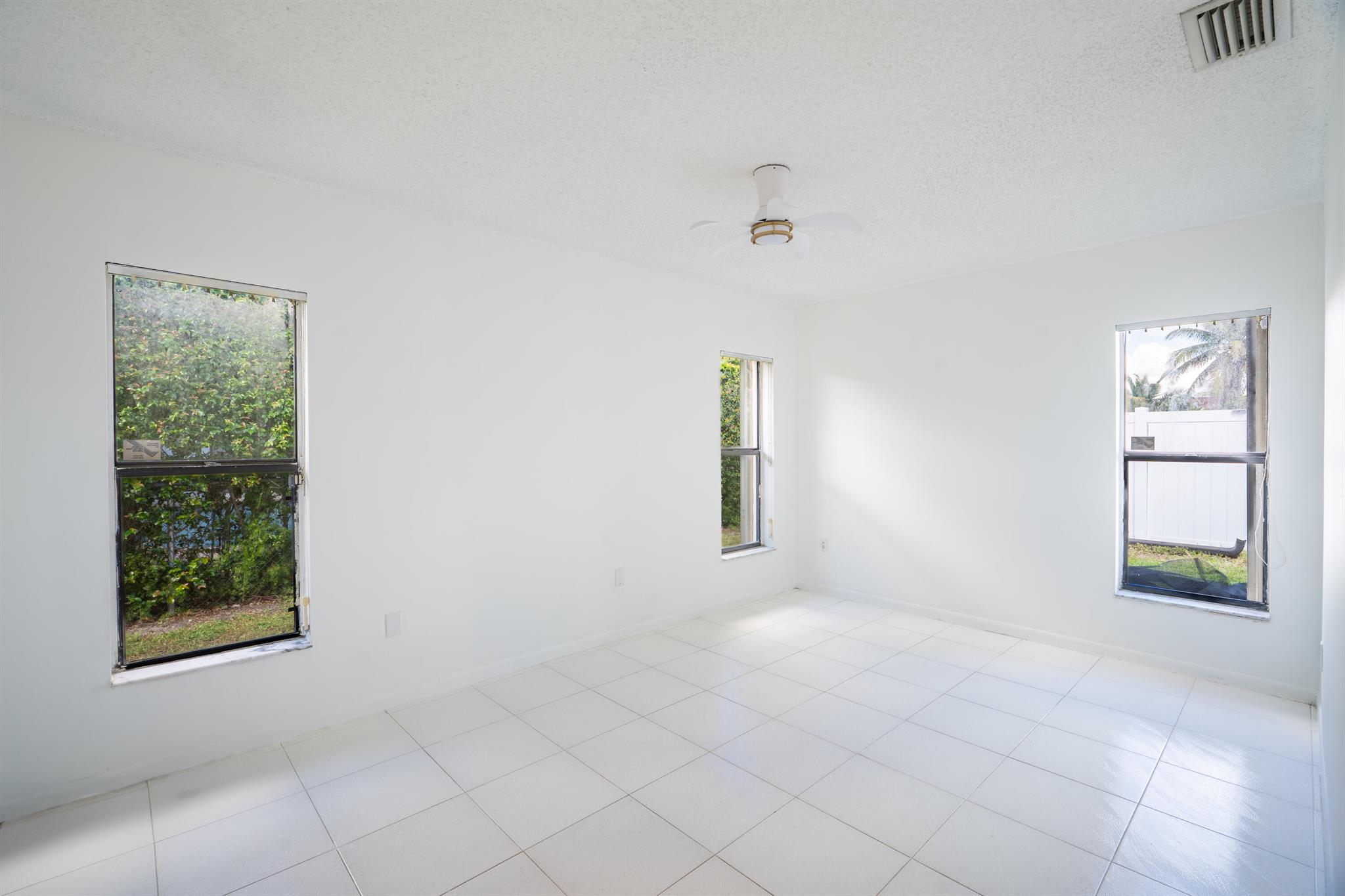 SANDALFOOT ESTATES EAST - Residential Lease