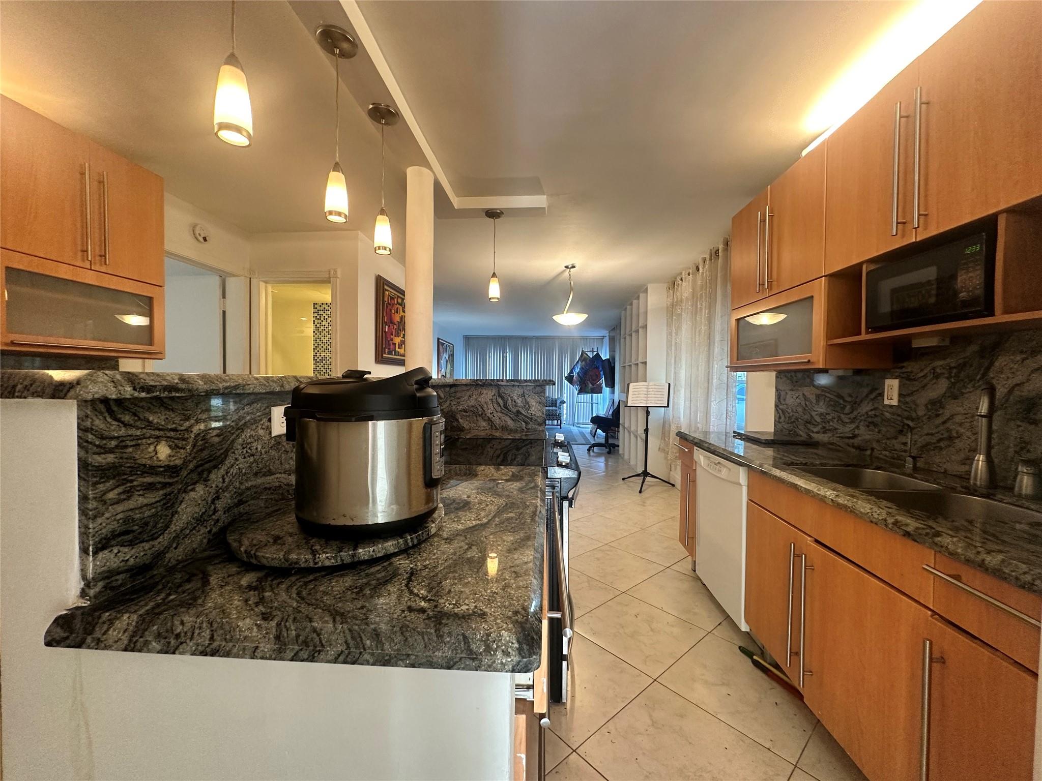 2301 NE 14th Street Cswy 101W