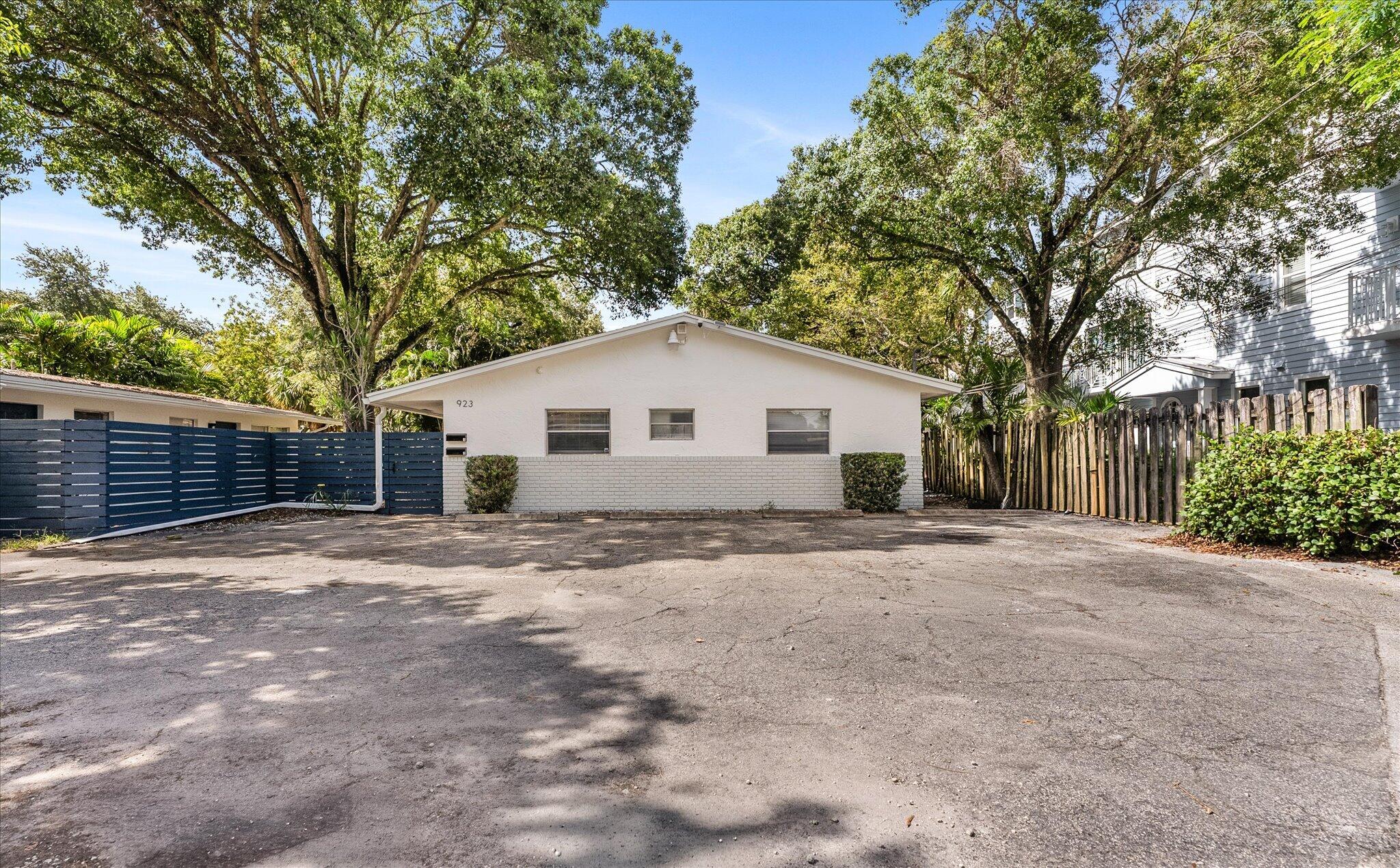 925 W Las Olas Boulevard 1-2