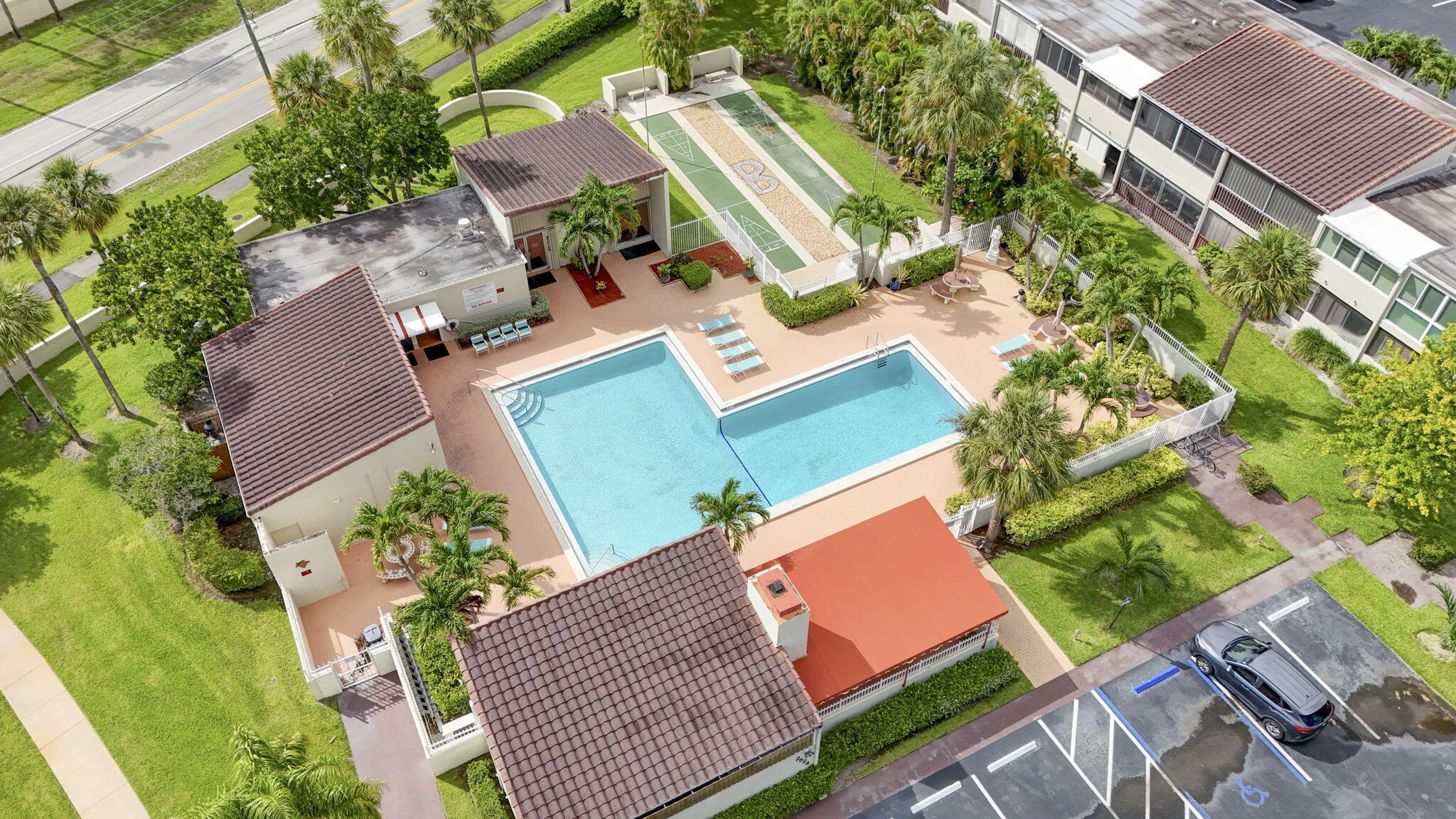 BOUNDBROOK CONDO S - Residential