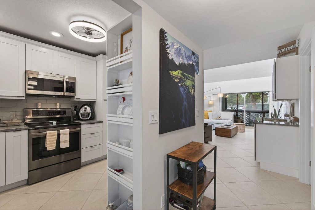 Photo of 2532 S Boundbrook Dr DR S #102, Palm Springs, FL 33406 (MLS # B26026422)