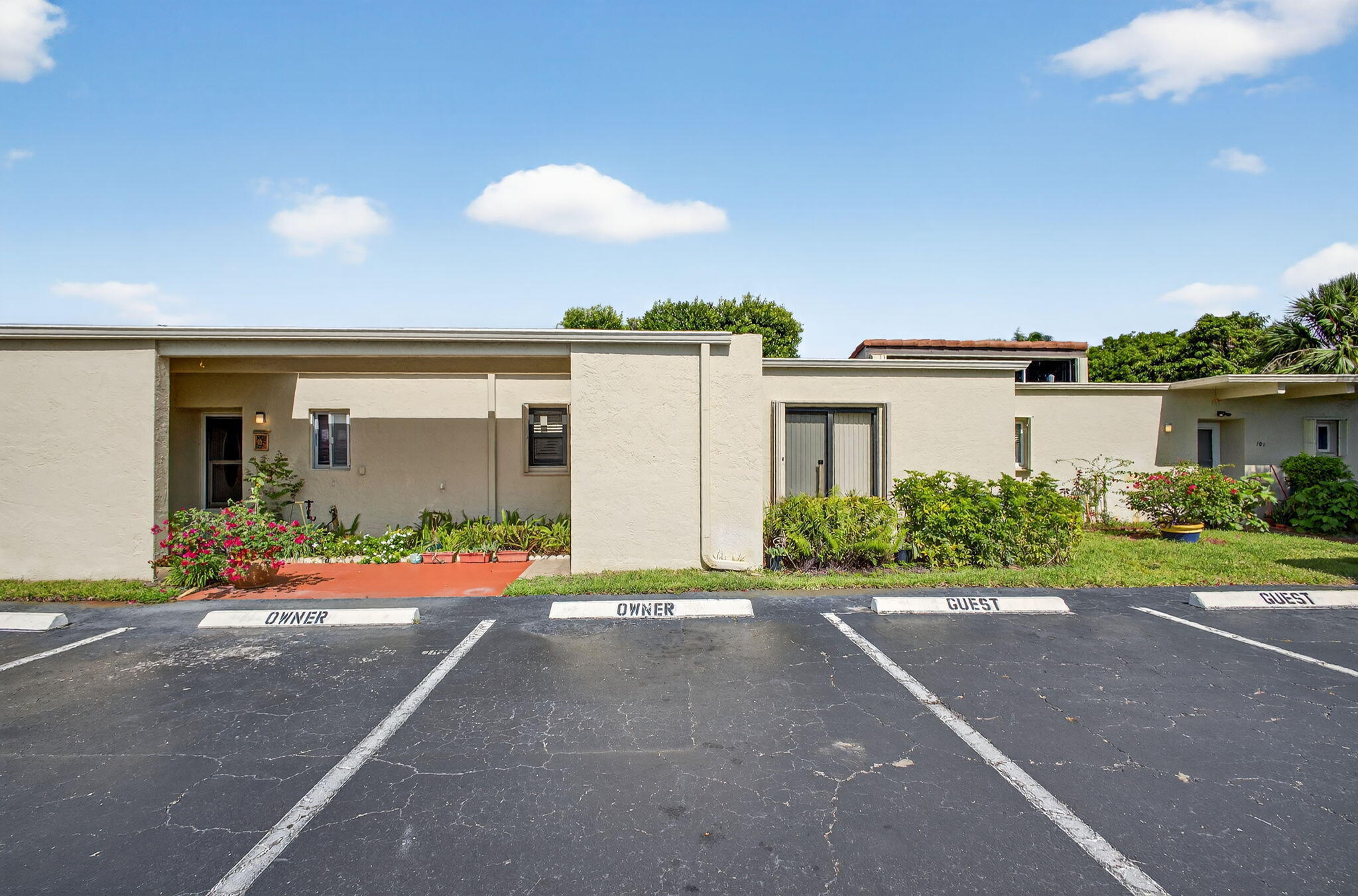 BOUNDBROOK CONDO S - Residential