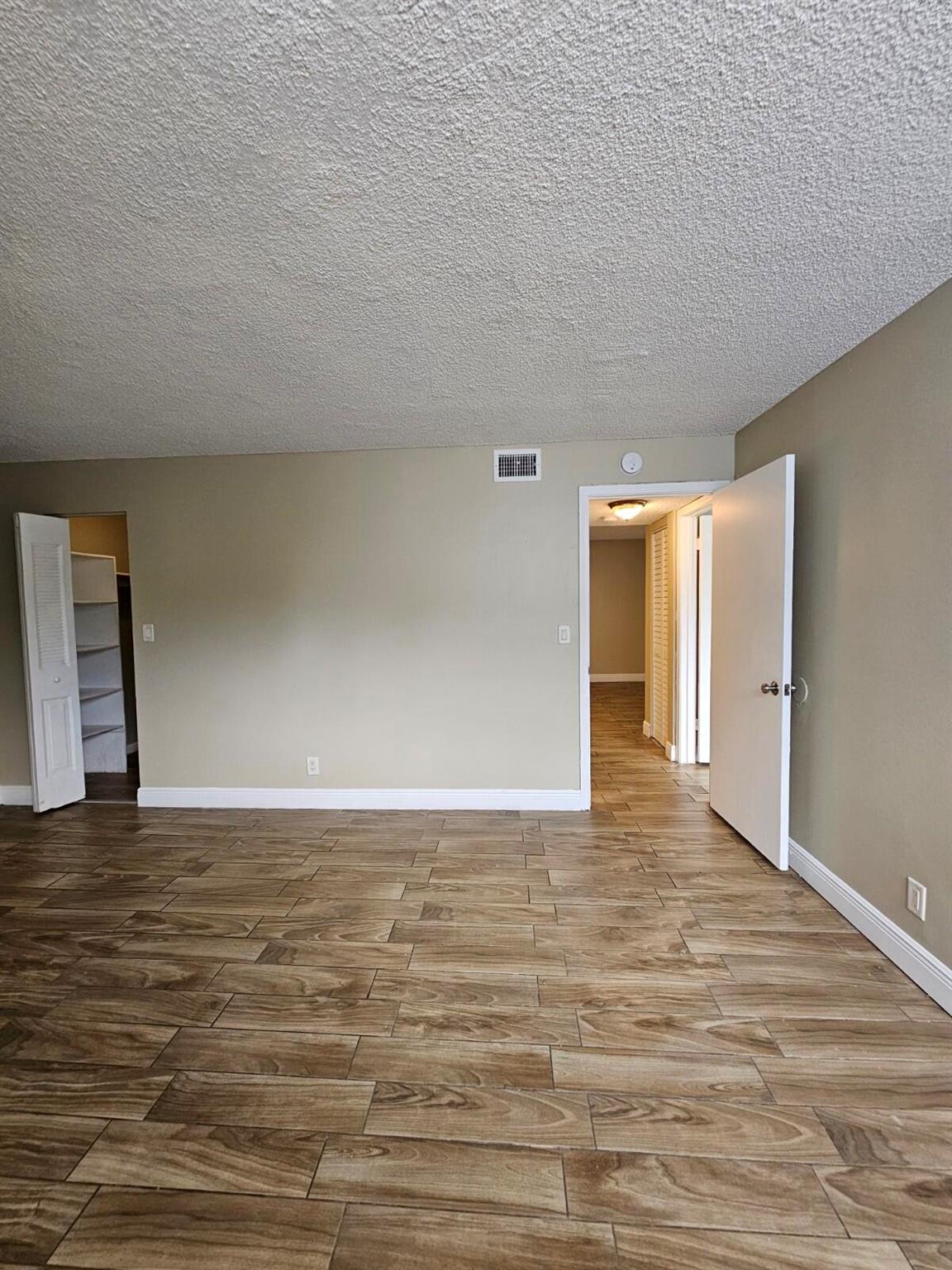 PRESIDENTIAL GOLFVIEW CON - Residential Lease