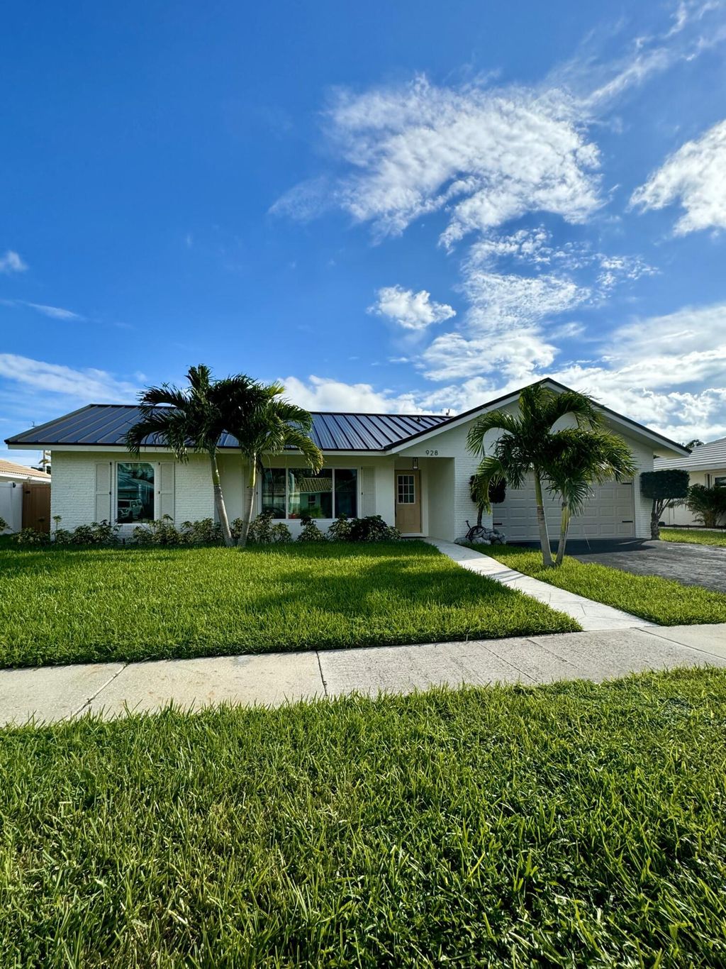 Photo of 928 SW 3rd Street, Boca Raton, FL 33486 (MLS # R11029035)