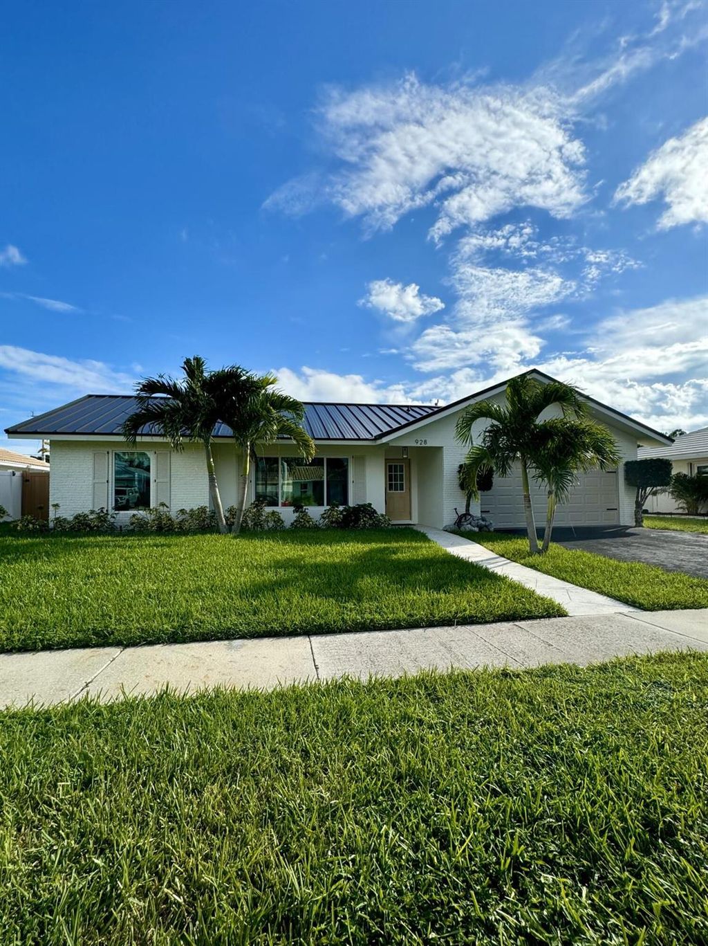 Photo of 928 SW 3rd Street, Boca Raton, FL 33486 (MLS # R11029035)