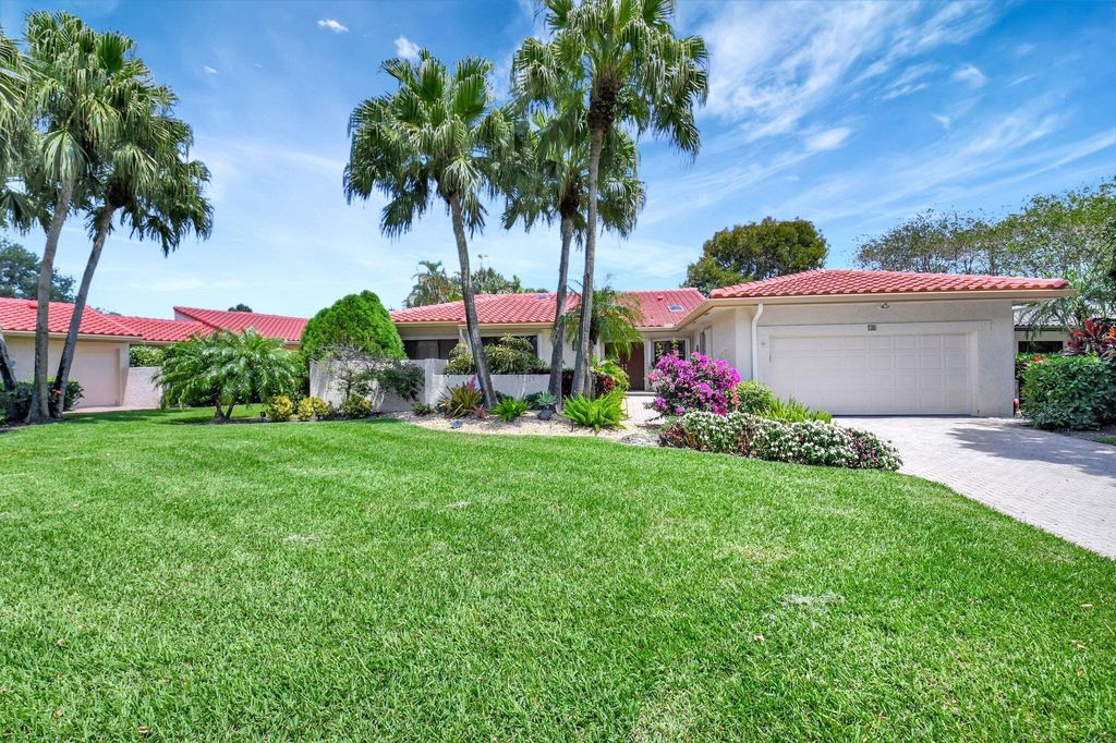 Photo of 18 Bristol Lane, Boynton Beach, FL 33436 (MLS # R11082549)