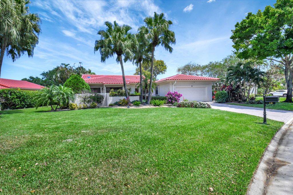 Photo of 18 Bristol Lane, Boynton Beach, FL 33436 (MLS # R11082549)
