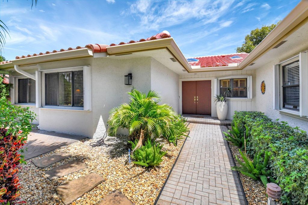 Photo of 18 Bristol Lane, Boynton Beach, FL 33436 (MLS # R11082549)