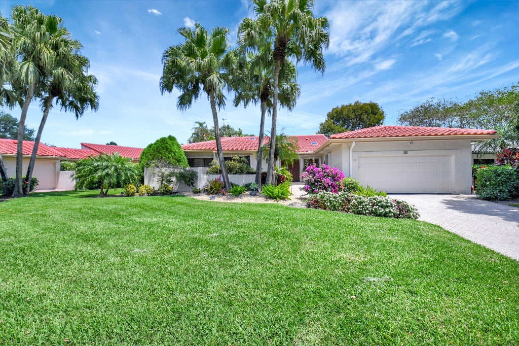 Photo of 18 Bristol Lane, Boynton Beach, FL 33436 (MLS # R11082549)