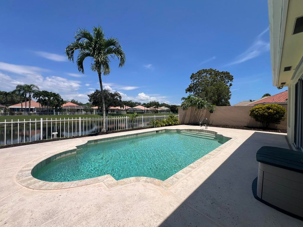 Photo of 244 Hampton Place, Jupiter, FL 33458 (MLS # B26042228)