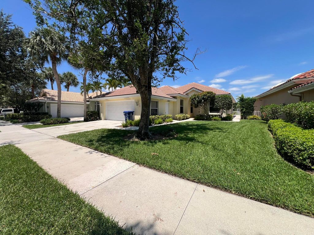 Photo of 244 Hampton Place, Jupiter, FL 33458 (MLS # B26042228)