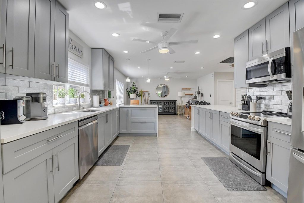 Photo of 1421 SW 21st Street, Boca Raton, FL 33486 (MLS # R11067468)