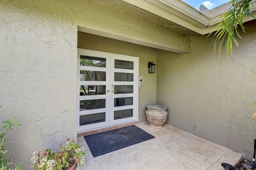 Photo of 1421 SW 21st Street, Boca Raton, FL 33486 (MLS # R11067468)