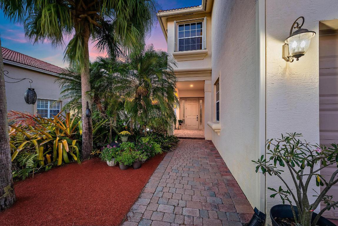 3104 SW Porpoise Circle