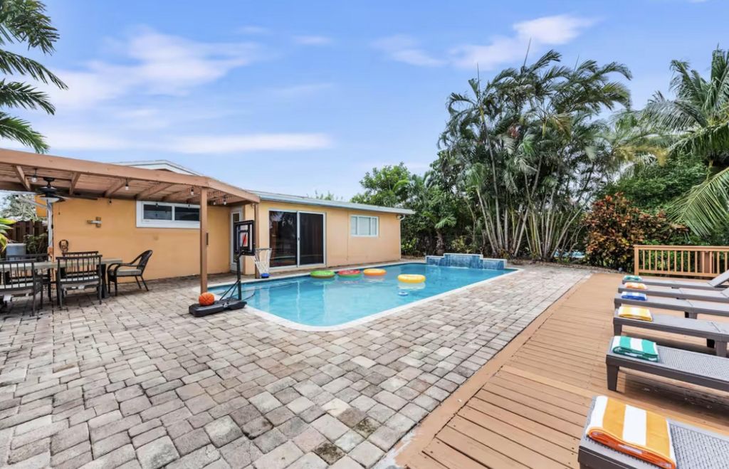Photo of 3351 NW 67th Street, Fort Lauderdale, FL 33309 (MLS # B26023474)