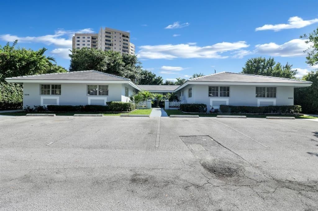 Photo of 3218 SE 11th Street #B, Pompano Beach, FL 33062 (MLS # B26041128)