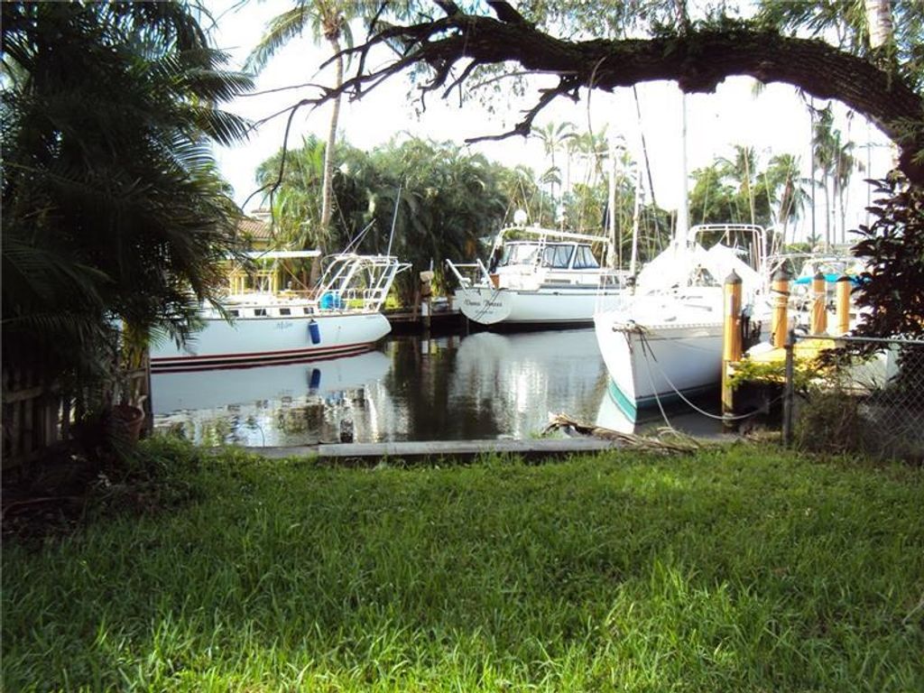 Photo of 900 Guava Isle, Fort Lauderdale, FL 33315 (MLS # B26010877)