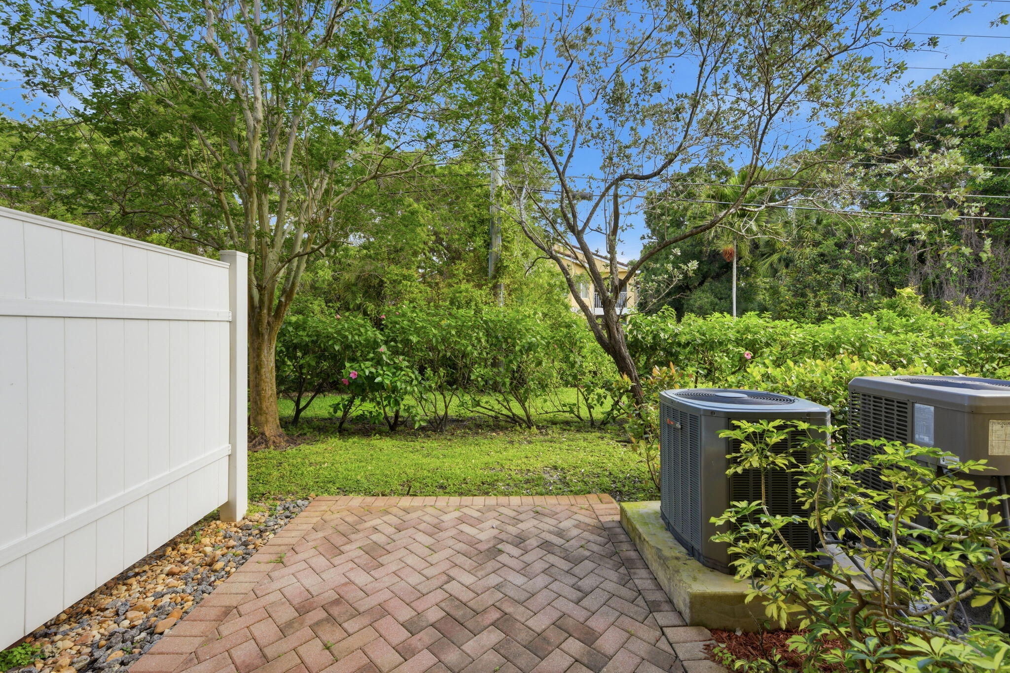 OAKLAND LAKES - Residential