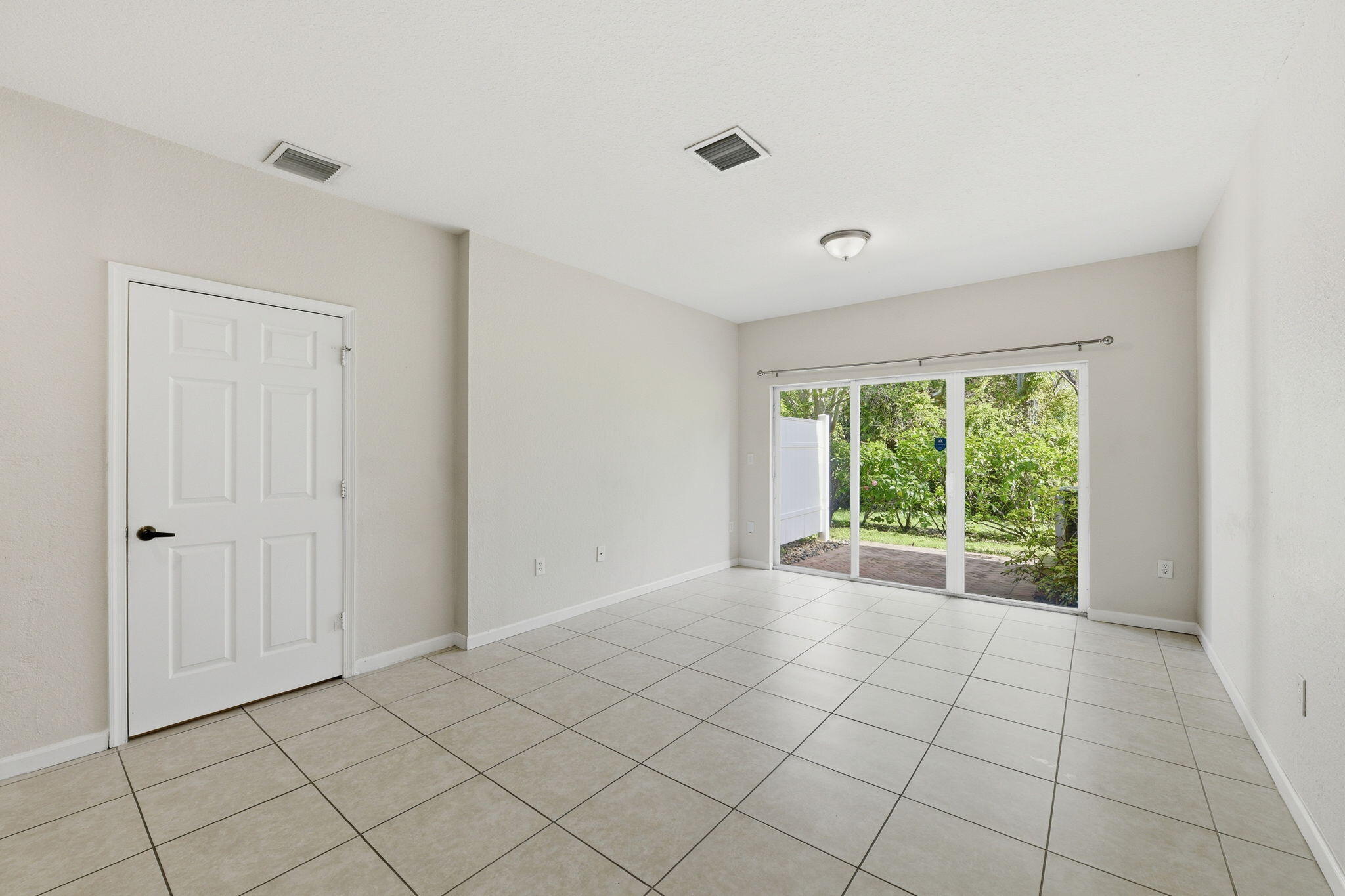 OAKLAND LAKES - Residential