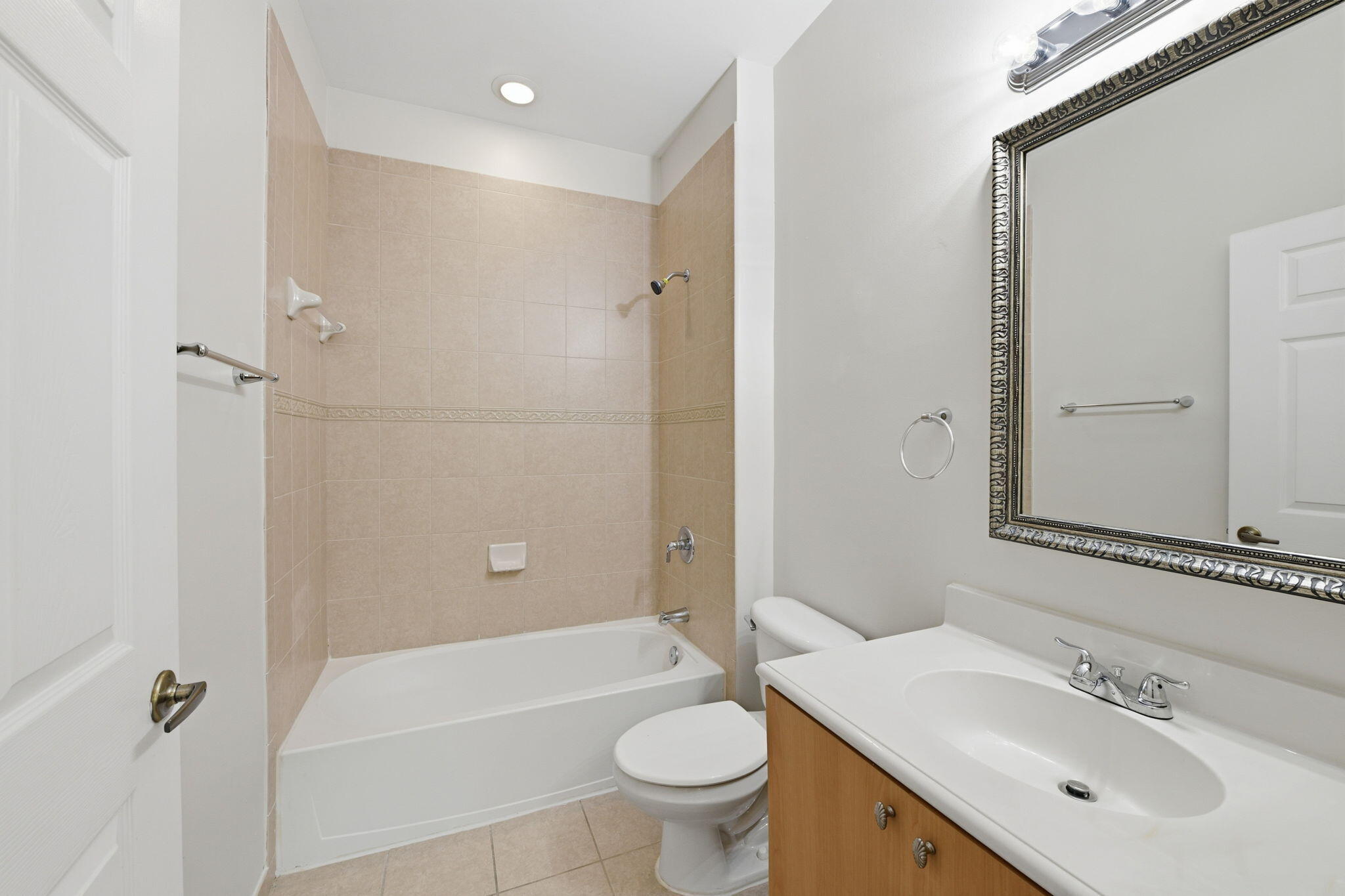 OAKLAND LAKES - Residential