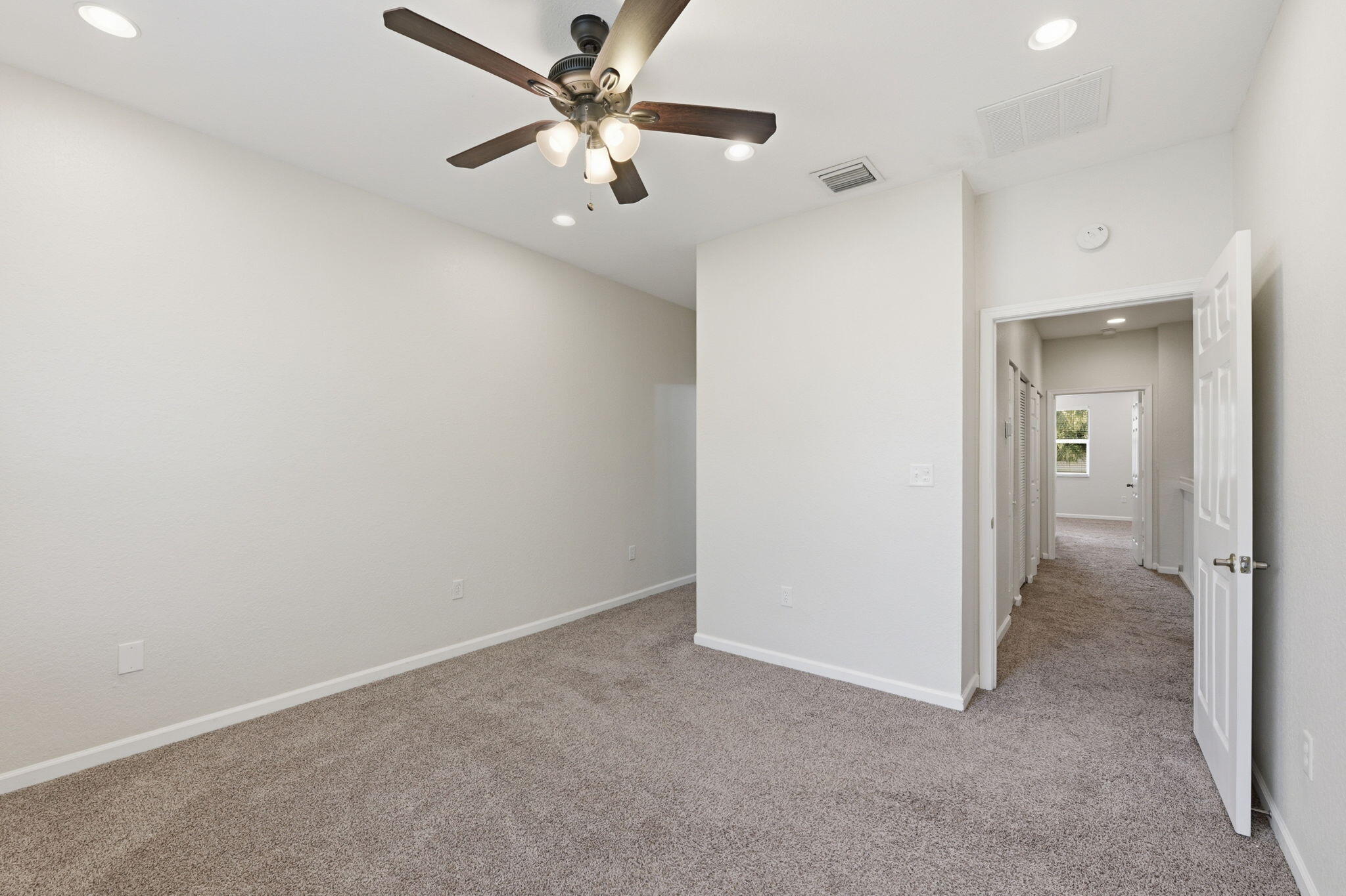 OAKLAND LAKES - Residential