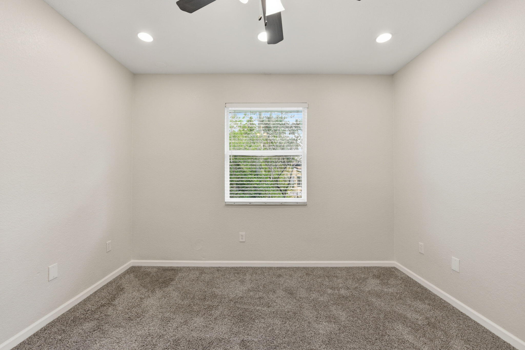 OAKLAND LAKES - Residential