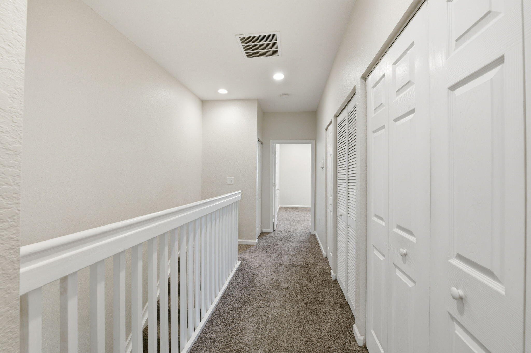 OAKLAND LAKES - Residential