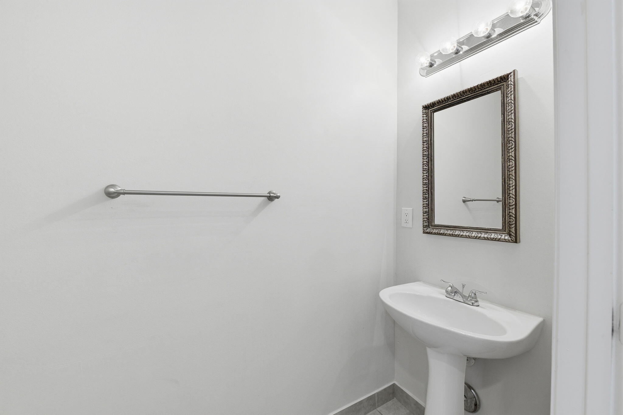 OAKLAND LAKES - Residential