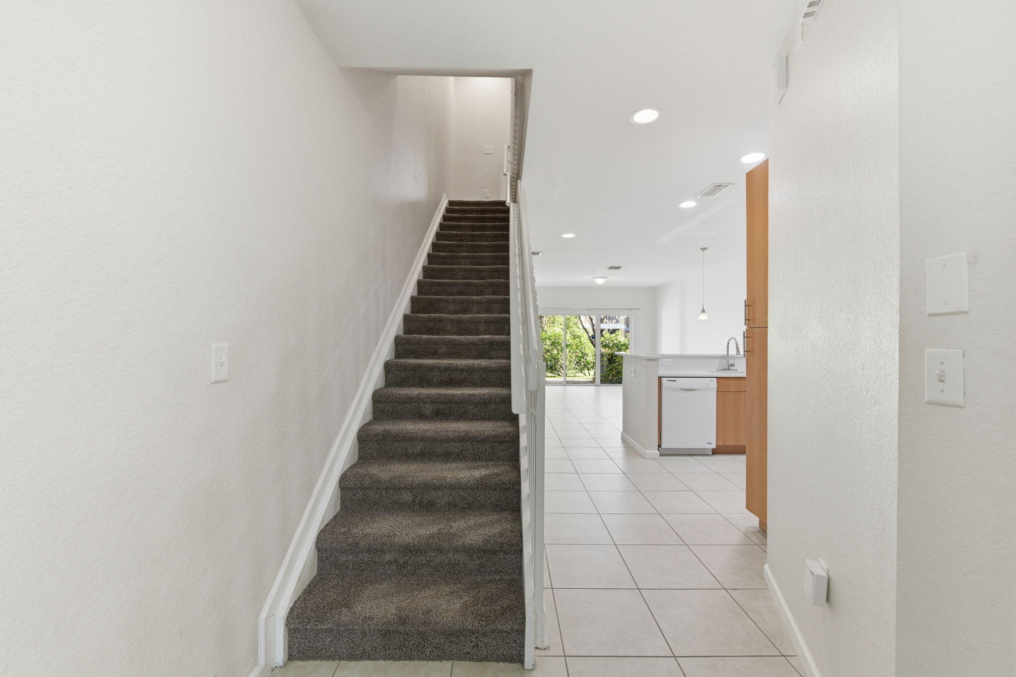 OAKLAND LAKES - Residential