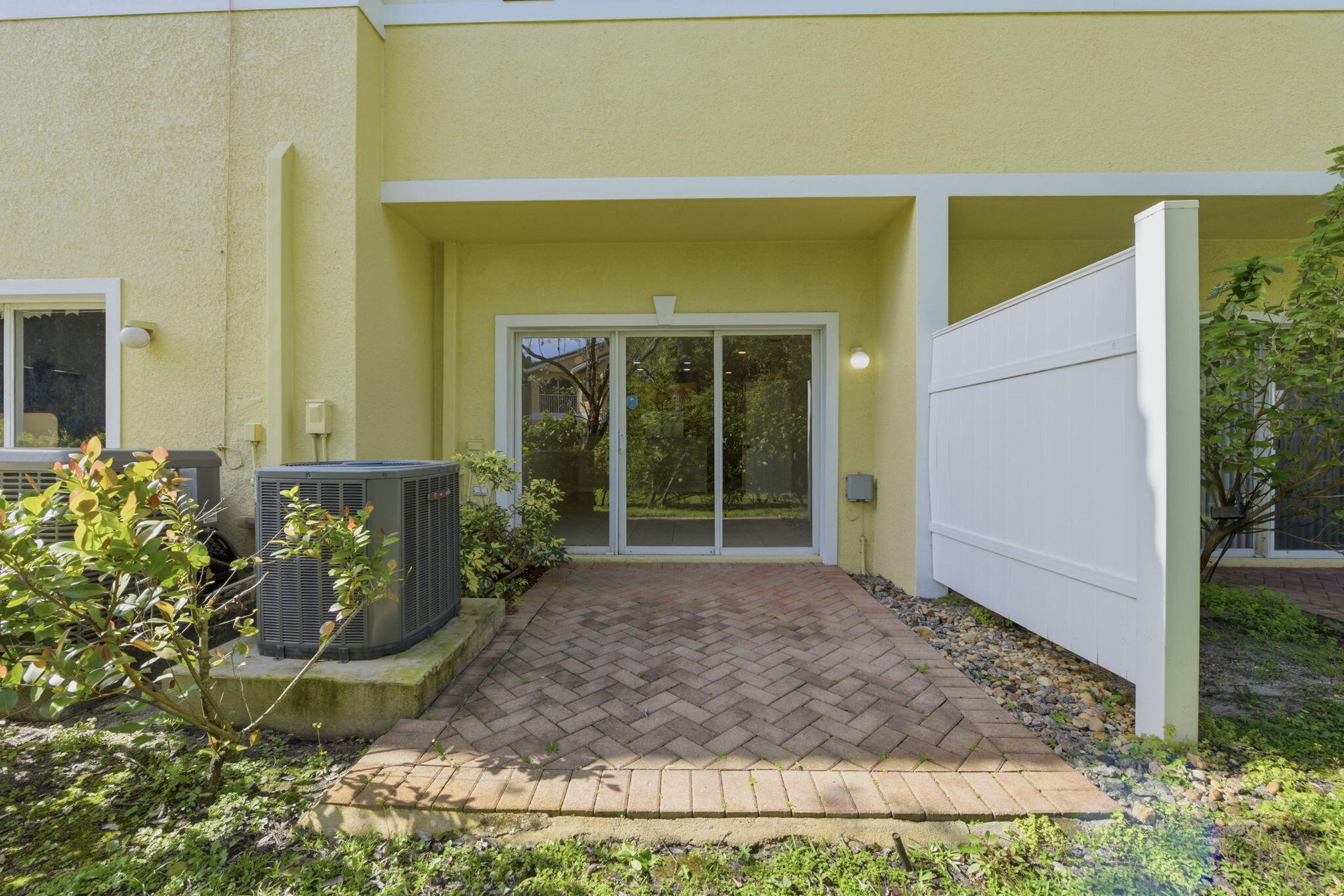 OAKLAND LAKES - Residential