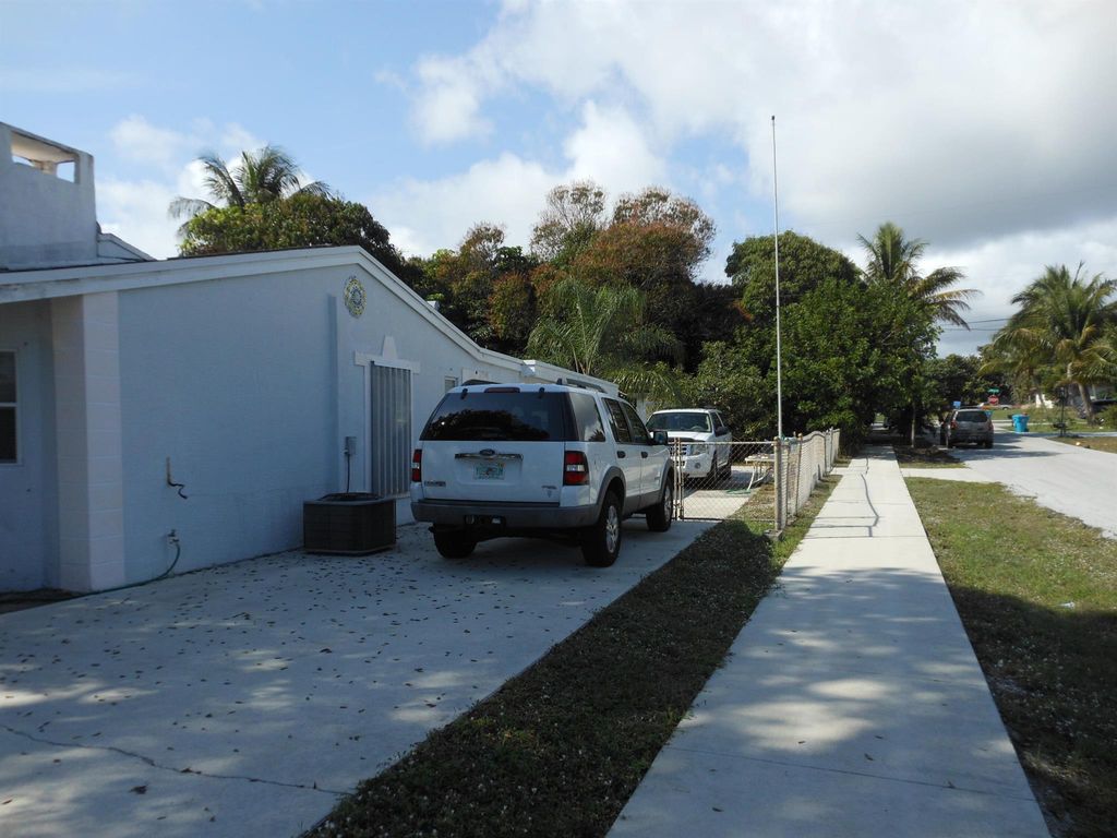 Photo of 203 SW 3rd Court, Boynton Beach, FL 33435 (MLS # R11059069)