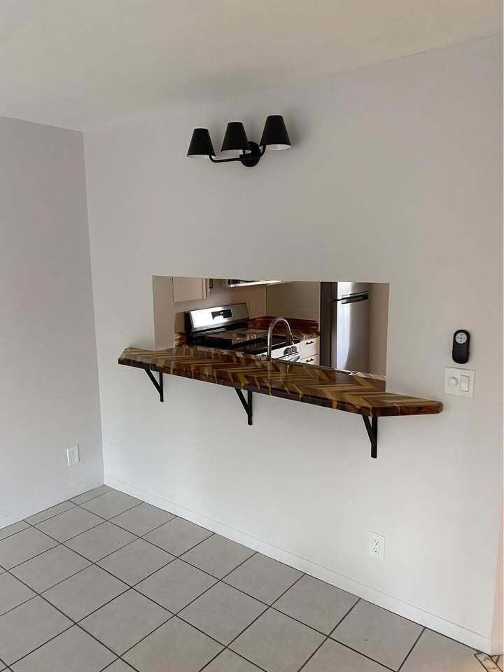 HOLIDAY VILLAGE - Residential Lease